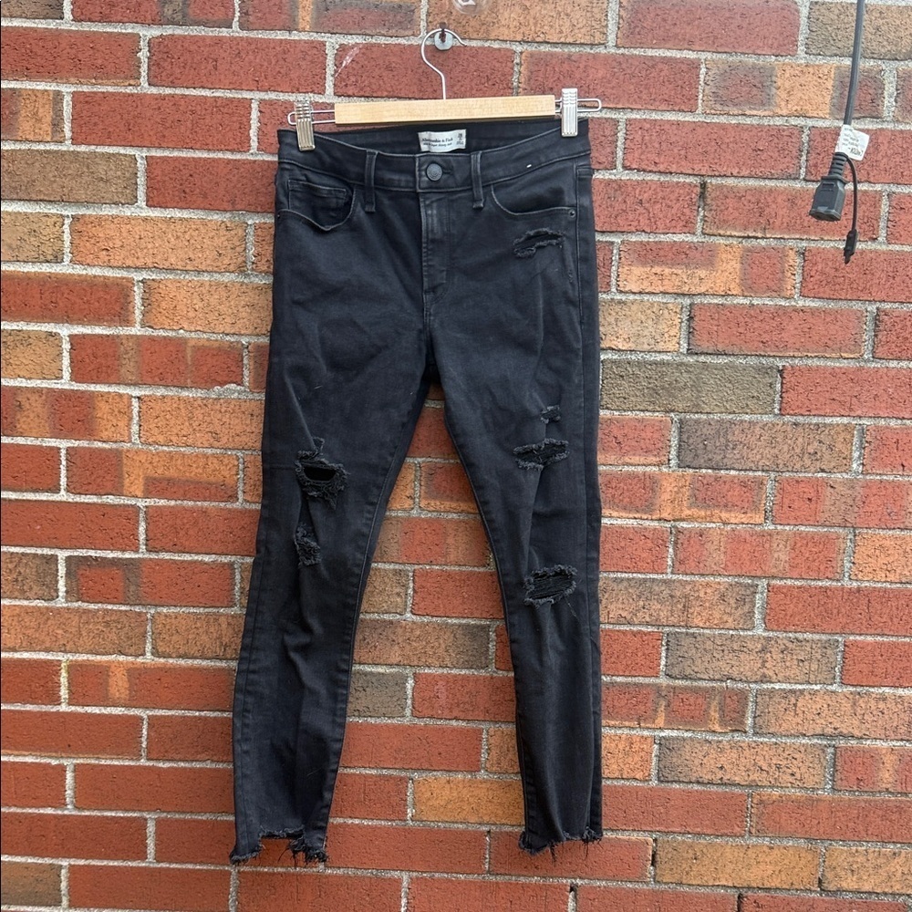 Abercrombie & Fitch Black Distressed Skinny Jeans – Women’s 26 (2S)